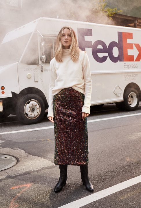 Dopasowana cekinowa spódnica midi