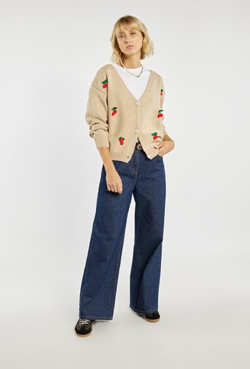 Sweter z haftowanym motywem wisienek