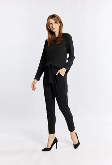 Spodnie z wiązaniem