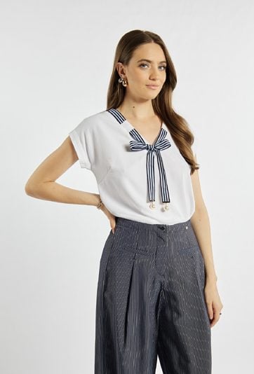 Bluzka z ozdobnymi tasiemkami