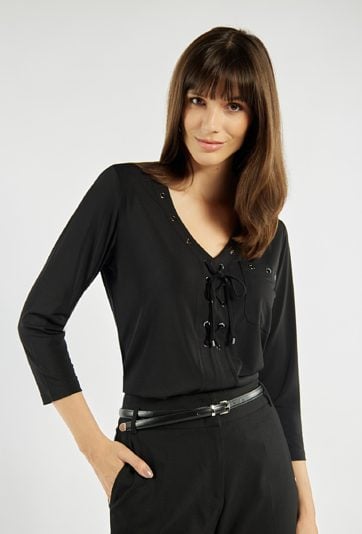 Bluzka z efektownym sznurowaniem