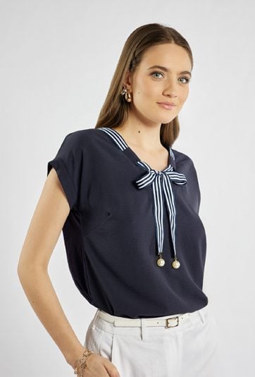 Bluzka z ozdobnymi tasiemkami