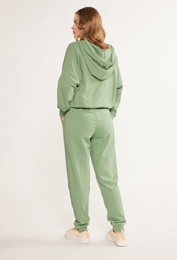 Dresowe spodnie z ażurową tasiemką