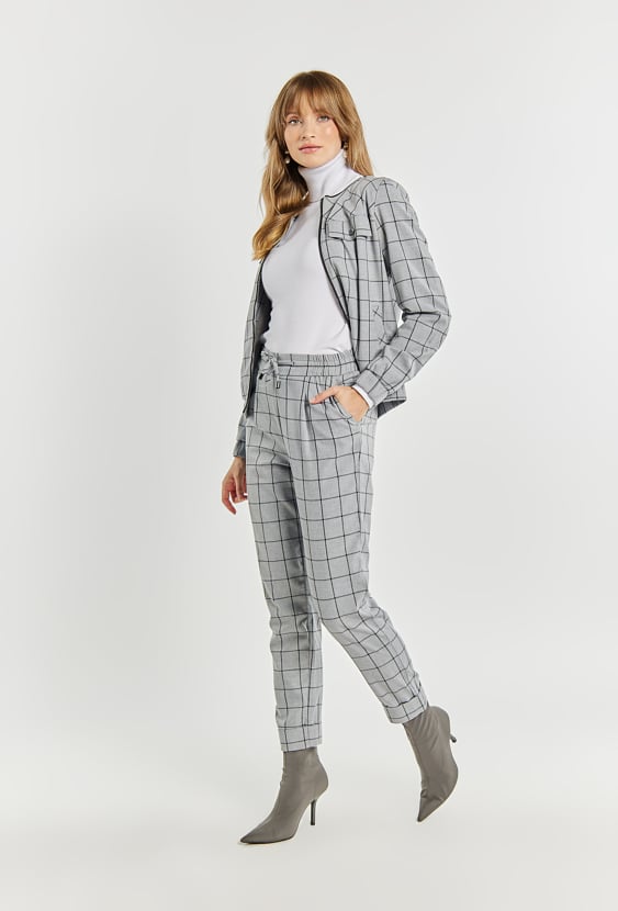 Spodnie z wzorem w kratę