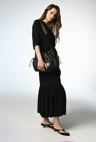 Czarna bluzka z wiskozy z paseczkiem