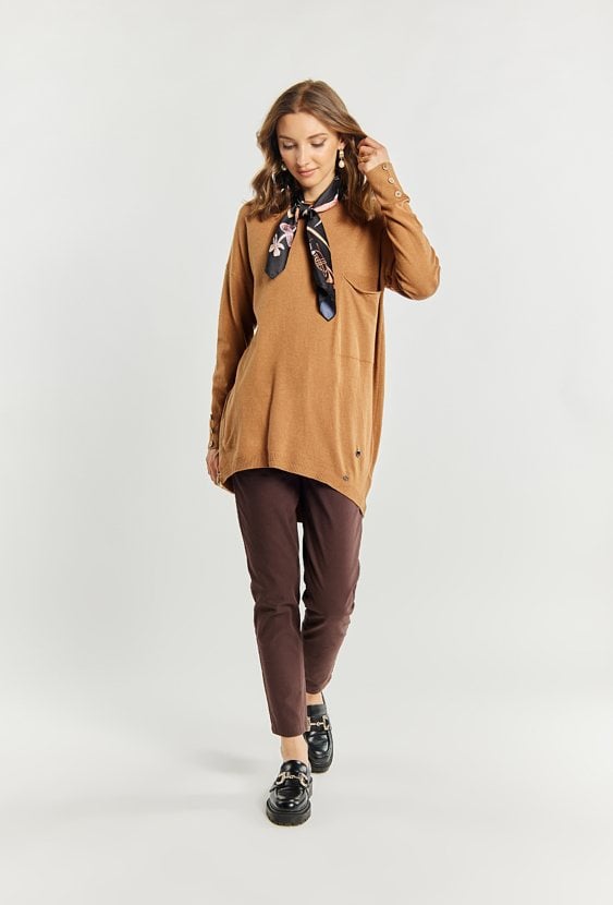 Sweter damski z kieszeniami