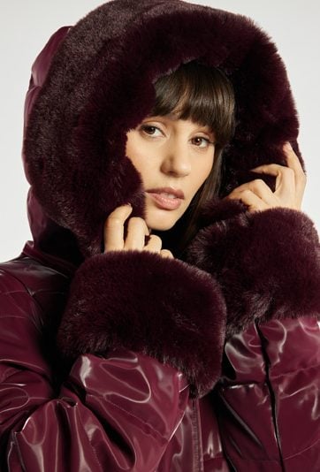 Długi płaszcz z połyskiem