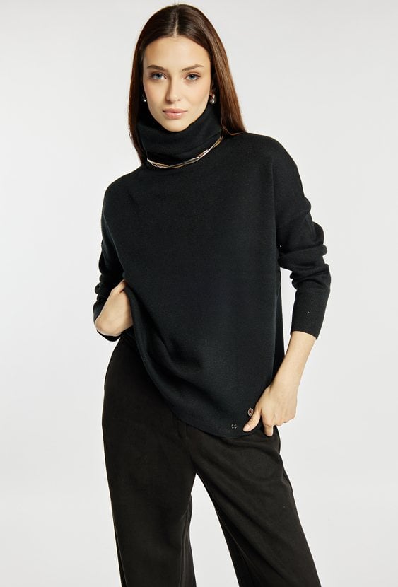 Sweter damski z luźnym golfem