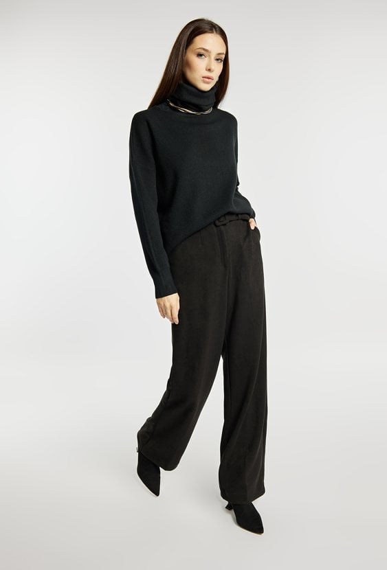 Sweter damski z luźnym golfem