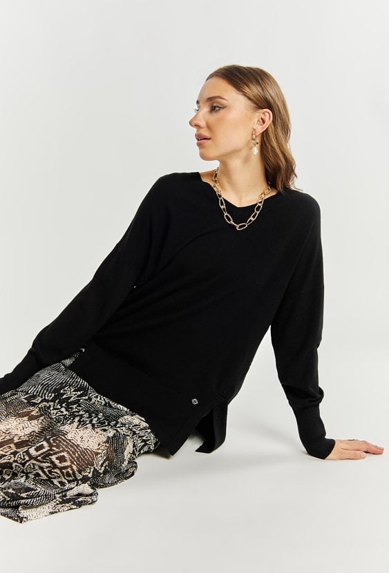 Sweter damski o luźnym fasonie