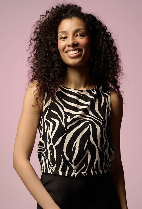 Bluzka o kroju typu croop-top