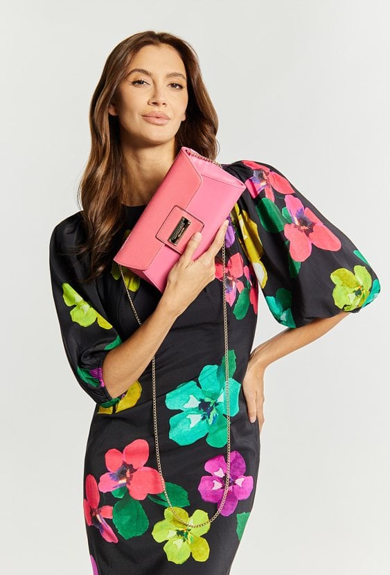 Połyskująca kopertówka damska