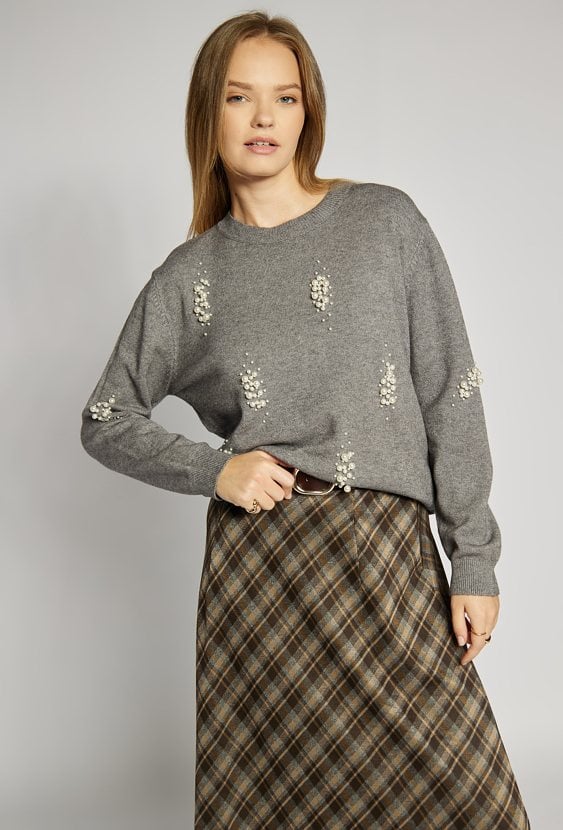 Sweter z koralikami