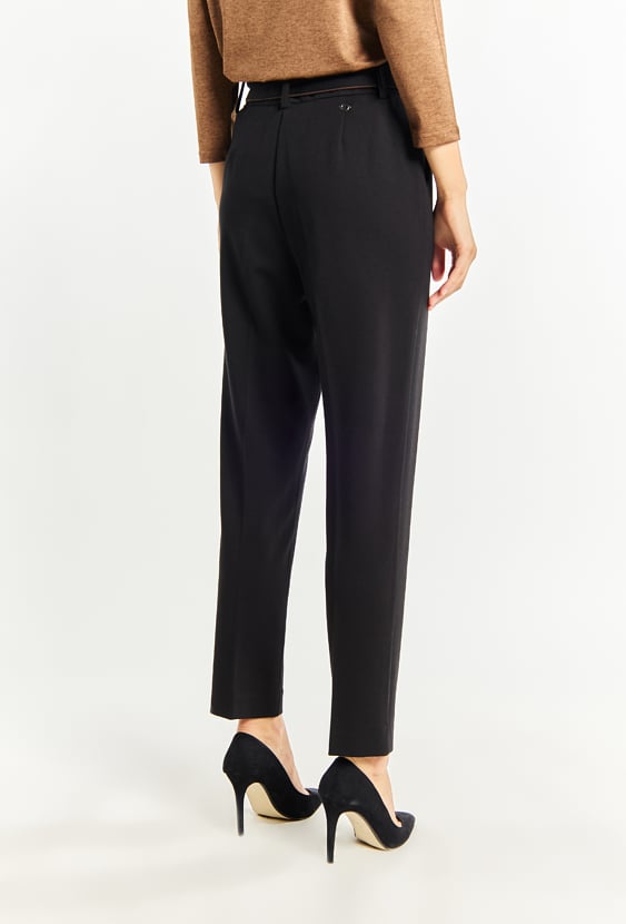 Eleganckie spodnie z paskiem