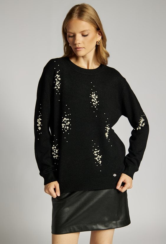 Sweter z koralikami