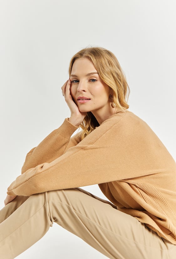 Sweter damski z guzikami