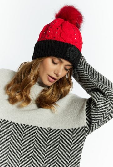 Czapka damska z pomponem