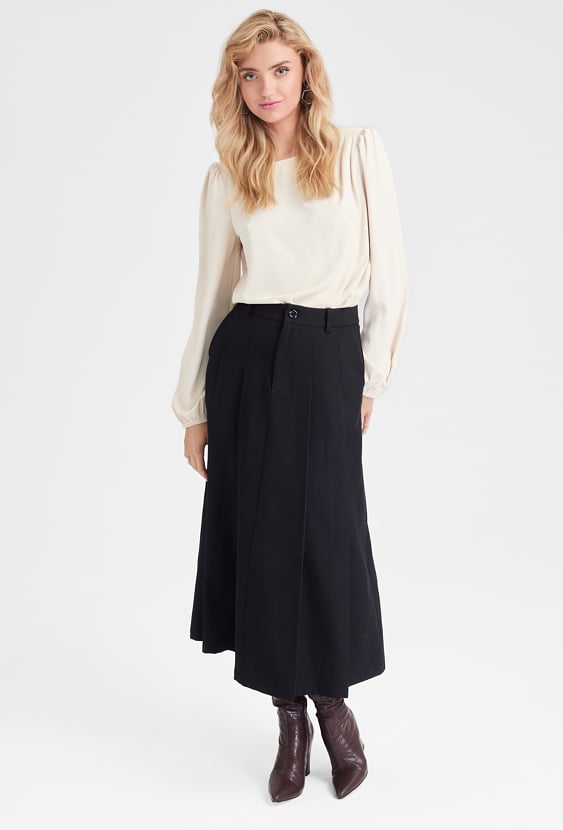 Spódnica w czarnym kolorze z lejącej tkaniny