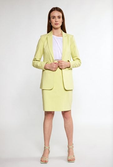 Ołówkowa spódnica z ozdobnym paskiem