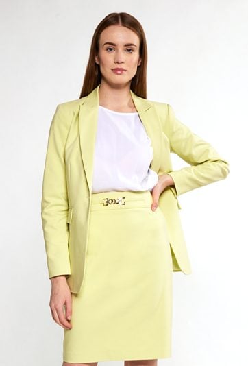 Ołówkowa spódnica z ozdobnym paskiem