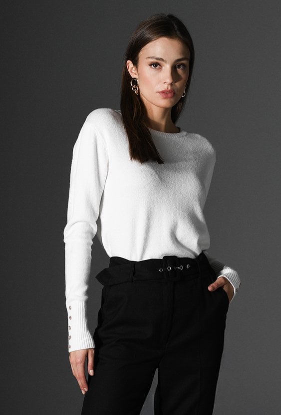 Sweter damski o prostym kroju