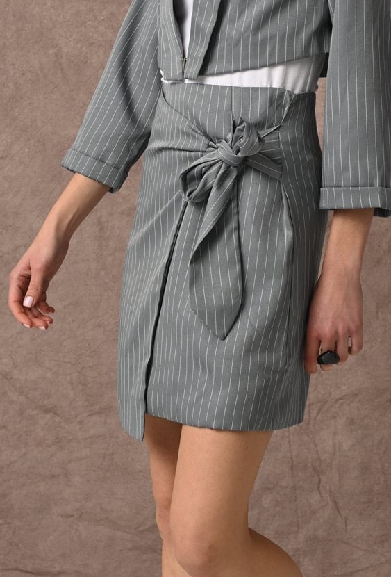 Spódnica z wiązaniem w talii