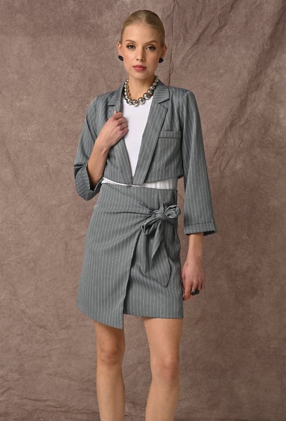 Spódnica z wiązaniem w talii