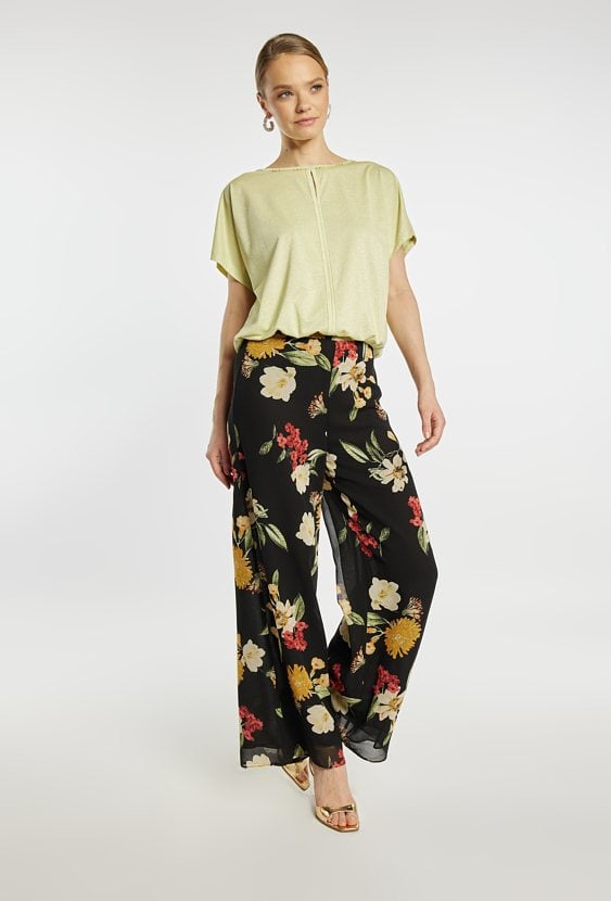 Spodnie w kwiaty z szeroką nogawką