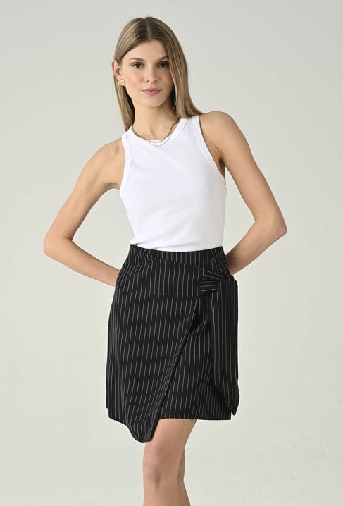 Spódnica z wiązaniem w talii