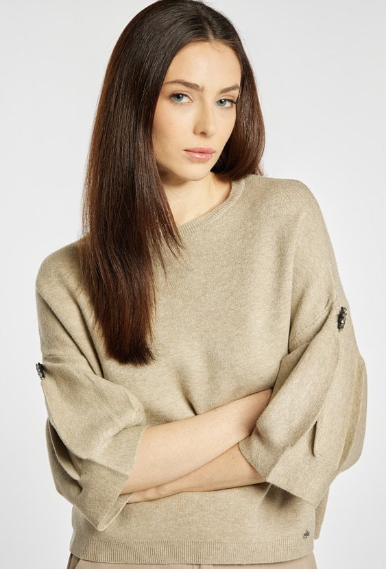 Sweter o eleganckim fasonie