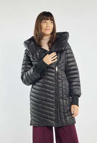 Kurtka z obszernym kołnierzem