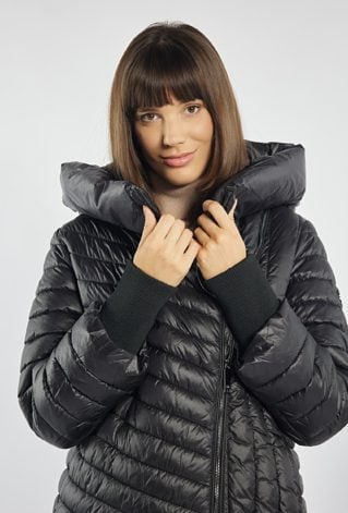 Kurtka z obszernym kołnierzem