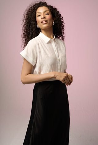 Koszula o lekkiej, teksturowanej tkaninie