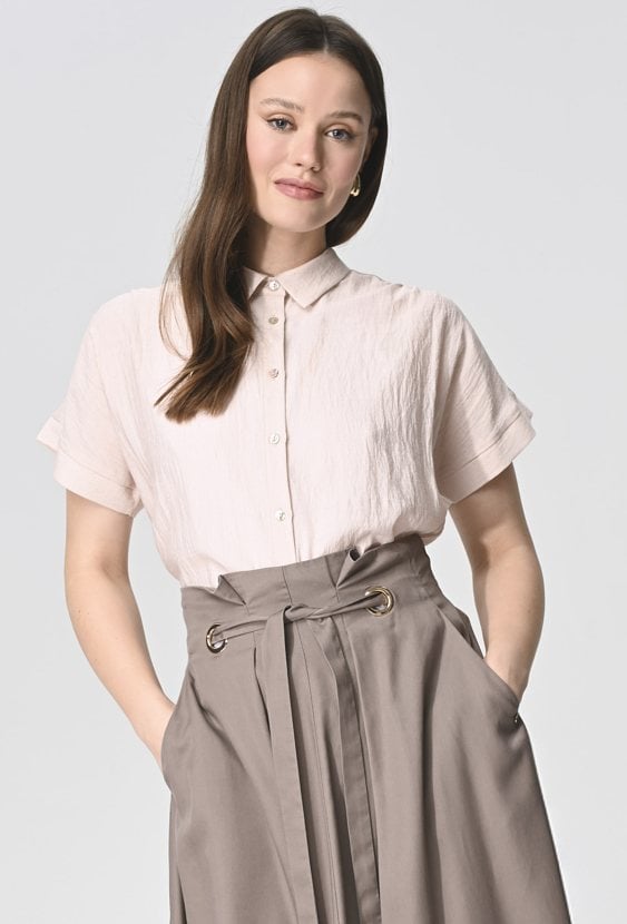Koszula o lekkiej, teksturowanej tkaninie