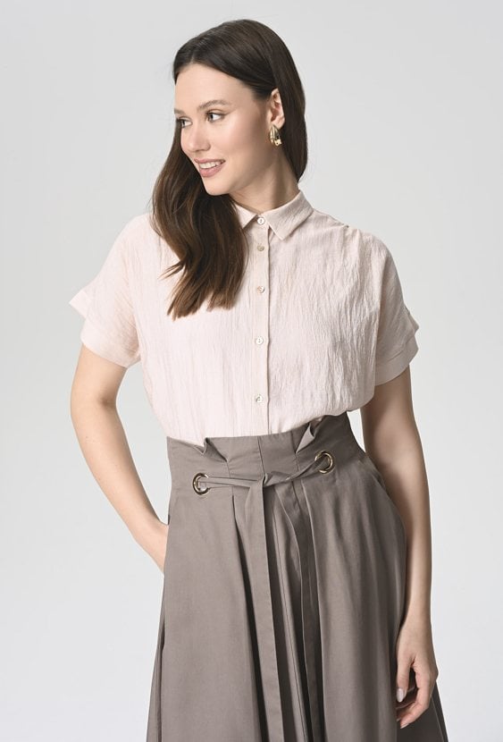 Koszula o lekkiej, teksturowanej tkaninie