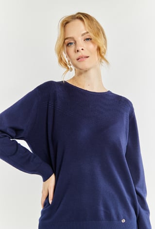 Sweter damski z delikatnym wzorem