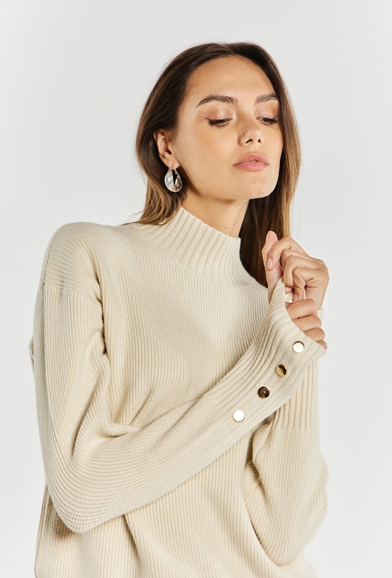 Sweter damski o luźnym kroju
