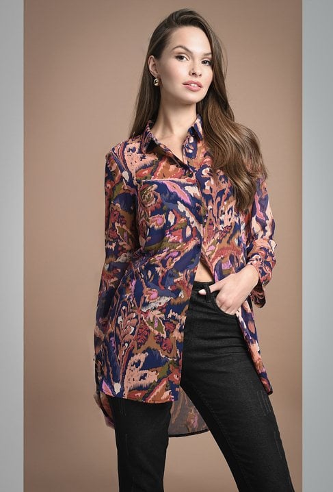 Zwiewna koszula w energetyczny print