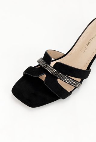 Klapki na niskim obcasie