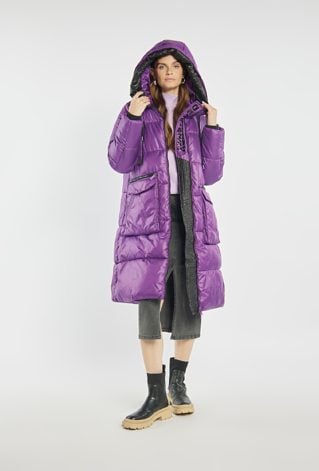 Płaszcz w fioletowym kolorze