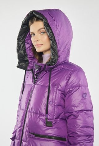 Płaszcz w fioletowym kolorze