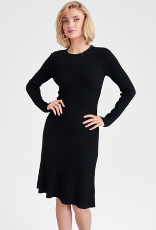 Czarna klasyczna sukienka z wiskozy