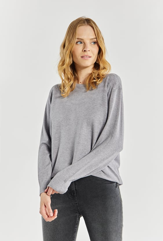 Sweter damski z delikatnym wzorem