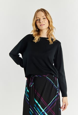 Sweter damski z delikatnym wzorem