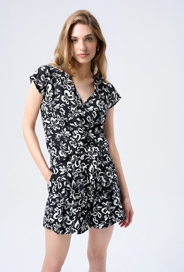 Bluza w wiązaniem w tali