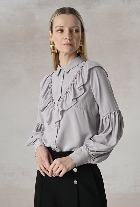 Szara koszula z falbaną