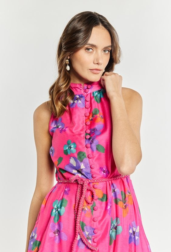 Wzorzysta sukienka z wiązaniem