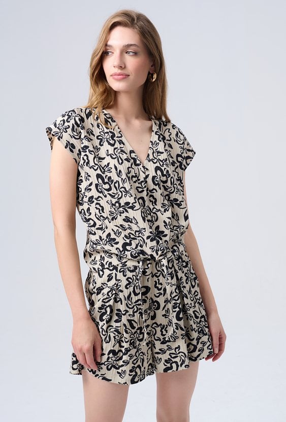 Bluza w wiązaniem w tali