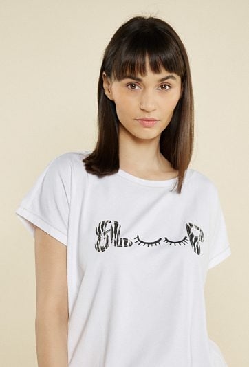 Biała koszulka od piżamy