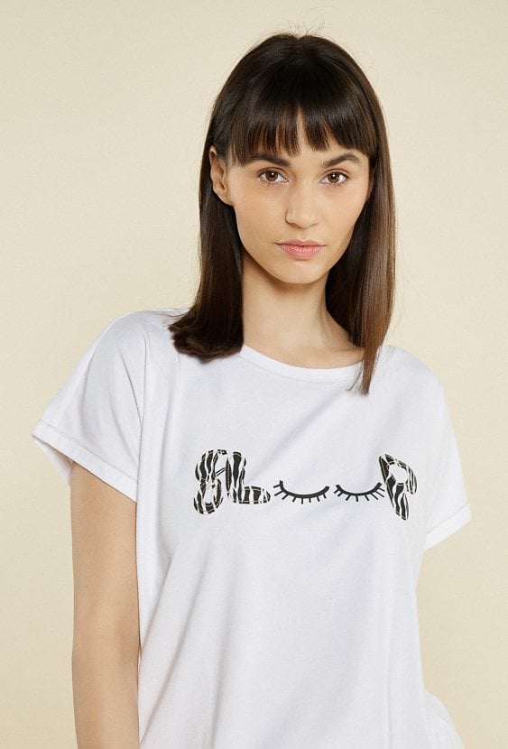 Biała koszulka od piżamy